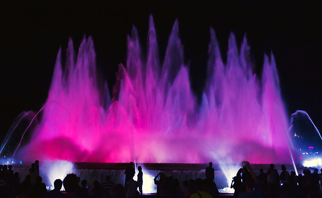 포토 JPG 해외이미지 실루엣 유럽 여행 가족 포옹 휴가 사람 사람없음 물 컬러풀 춤 스페인 야간 폭발 폭발물 분수 그림 광장 쇼 분무기 제트기 마법 바르셀로나 스페인어 해외202004 해외포토 자연요소 나라 무기 컬러 관계 안기 문화예술 비행기 촬영기법 파일형식 이미지허브