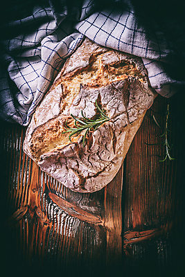 포토 JPG 해외이미지 빵 사람없음 허브 곡물빵 나무배경 해외202004 해외포토 식물 음식 백그라운드 파일형식 이미지허브