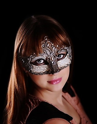 포토 JPG 해외이미지 백인 1 전통 응시 여자 얼굴 가면 한명 사람 이벤트 성인 장식 파티 머리 유행 검은색 축제 어둠 화려 고급 우아함 야간 신비 싱글 복고 공상 변장 가면무도회 스타일 유일 해외202004 해외포토 자연요소 서양인 시선 컬러 컨셉 신체부위 무도회 파일형식 이미지허브