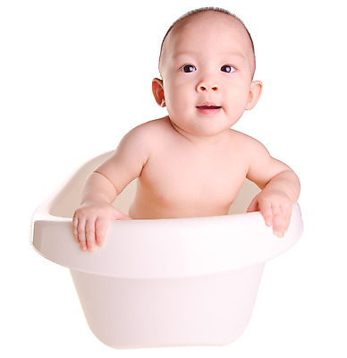 포토 JPG 해외이미지 백인 응시 남자 한명 미소 사람 동양인 상반신 목욕 흰색 아기 잡기 아기욕조 천진난만 남자아기한명만 해외202004 해외포토 서양인 1 시선 컬러 컨셉 모션 욕조 표정 인종 청결 남자한명만 남자아기만 파일형식 이미지허브