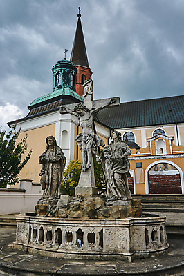 포토 JPG 해외이미지 구름 유럽 종교 벽 조각 십자가 건축양식 하늘 사람없음 건물 교회 계단 마을 탑 폴란드 바로크 해외202004 해외포토 자연요소 건축물 건축 나라 종교건축 파일형식 이미지허브