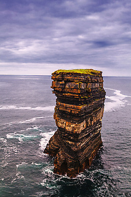 포토 JPG 해외이미지 파도 바다 섬 자연 하늘 바람 서기 사람 풍경 사람없음 초록색 물 머리 쌓기 힘 일몰 절벽 금지 바위 서핑 큼 부식 암초 폭풍 아일랜드 거인 대서양 마요네즈 내추럴 헤드랜드 해외202004 해외포토 자연요소 유럽 컬러 모션 날씨 신체부위 노을 돌_바위 수상스포츠 소스_음식 크기 생태계 파일형식 이미지허브