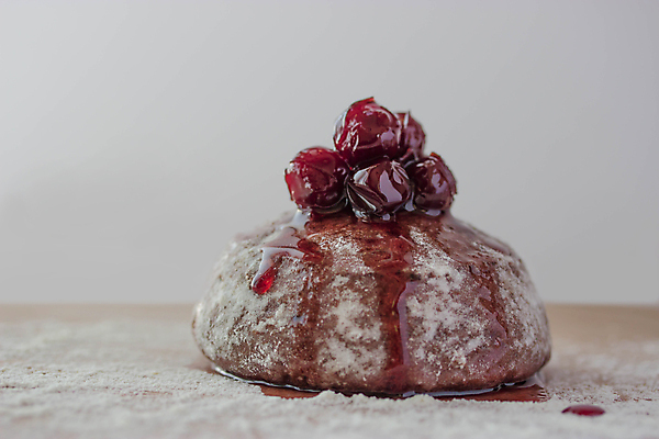 포토 JPG 해외이미지 1 열매 음식 조각 크리스마스 과일 디저트 요리 사람없음 장식 빨간색 갈색 케이크 초콜릿 어둠 카페 빵집 대접 생일 체리 달콤 맛 정상 작음 잼 설탕 굽기 먹기 크림 싱글 토핑 무스 브라우니 커스터드 타르트 페스츄리 해외202004 해외포토 식물 기념일 빵 컬러 컨셉 모션 상점 소스_음식 크기 구이 파이_빵 파일형식 이미지허브