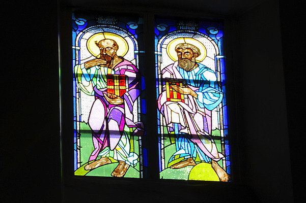 포토 JPG 해외이미지 전통 실루엣 기독교 종교 십자가 창문 유리 실내 미술 사람 사람없음 장식 세로 빛 성당 교회 천주교 얼룩 예수 영혼 신성 해외202004 해외포토 종교건축 재질 문화예술 촬영기법 내부 건물 신_종교 파일형식 이미지허브