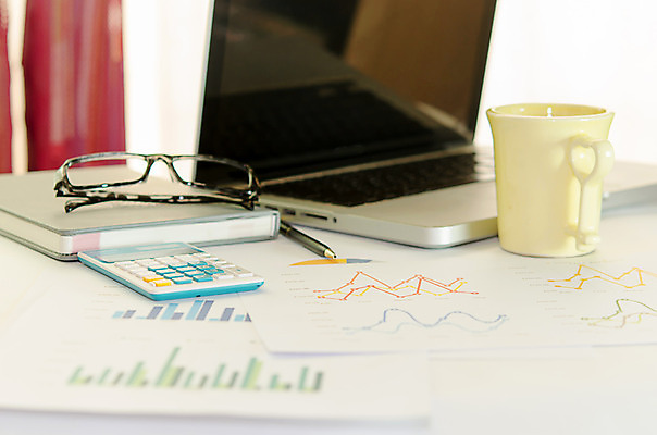 포토 JPG 해외이미지 직업 종이 컨셉 비즈니스 그래프 사람없음 금융 사무실 펜 자료 정보 성장 업무 시장 계획 오브젝트 문서 투자 회계 마케팅 해외202004 해외포토 경제 필기구 작업 파일형식 이미지허브