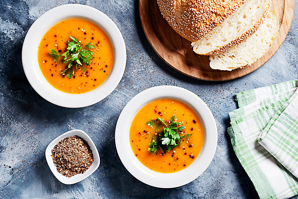 포토 JPG 해외이미지 전통 계절 음료 음식 겨울 채소 오렌지 호박 양파 감자 실내 파슬리 건강 요리 사람없음 초록색 컬러풀 갈색 노란색 검은색 식사 저녁식사 당근 샐러드 흰색 사발 맛 수프 허브 향신료 유기농 심플 브런치 소금 후추 스쿼시 내추럴 점심식사 입가심 채식주의자 핸드메이드 강황 비건 해외202004 해외포토 식물 웰빙 스포츠 컬러 컨셉 과일 식재료 뿌리채소 내부 구기 사기그릇 채식 향미료 파일형식 이미지허브