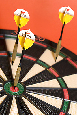 포토 JPG 해외이미지 스포츠 성공 휴식 화살 기술 취미 사람없음 경쟁 우승 점 원형 횡단보도 도박 목표 널 결심 발사 다트판 다트 각도 날카로움 조준 점수 스파이크 염원 유흥 해외202004 해외포토 도형 컨셉 게임 최고 보행로 파일형식 이미지허브