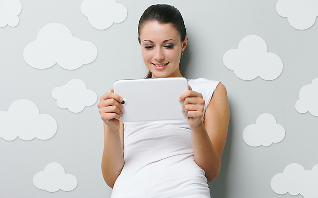 포토 JPG 해외이미지 백인 라이프스타일 여자 인터넷 통신 청소년 무선통신 실내 한명 미소 사람 가로 태블릿 터치패드 긍정 터치스크린 여자만 성인여자만 카피스페이스 해외202004 해외포토 서양인 1 컨셉 표정 내부 생활 전자제품 스마트기기 공백 성인만 파일형식 이미지허브