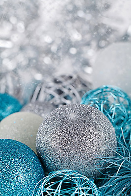 포토 JPG 해외이미지 크리스마스장식 크리스마스 실내 사람없음 아웃포커스 장식볼 오브젝트 오너먼트 해외202004 해외포토 기념일 촬영기법 내부 장식 파일형식 이미지허브