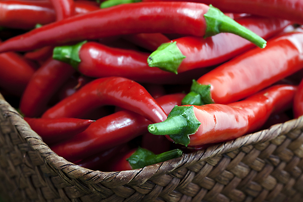 포토 JPG 해외이미지 음식 채소 고추 요리 사람없음 빨간색 바구니 뜨거움 매움 날것 후추 해외202004 해외포토 컬러 맛 향신료 파일형식 이미지허브