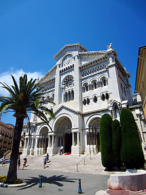 포토 JPG 해외이미지 유럽 바다 자연 산 사람없음 성당 항구 보트 지중해 모나코 해외202004 해외포토 나라 배_교통 종교건축 교통시설 생태계 파일형식 이미지허브