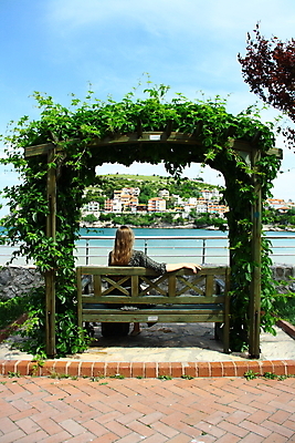 포토 JPG 해외이미지 행복 바다 여행 자연 휴가 주택 한명 풍경 야외 여름 파란색 여행객 마을 맑음 검은색 만 손목시계 언덕 즐거움 타운 칠면조 해외202004 튀르키예 해외포토 1 계절 감정 아시아 시계 컬러 장신구 조류 날씨 사람 건물 도시 생태계 파일형식 이미지허브