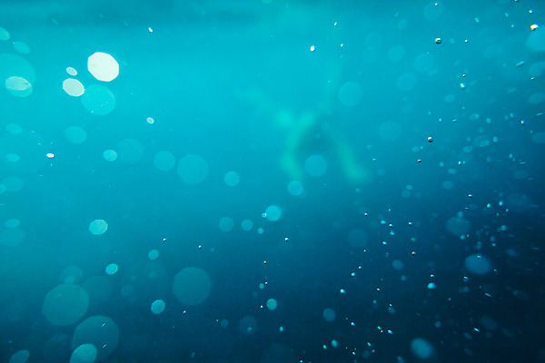 포토 JPG 해외이미지 물결 파도 바다 백그라운드 패턴 자연 표면 추상 건강 사람없음 야외 물 여름 파란색 빛 햇빛 태양 우주 수중 어둠 거품 신선 투명 액체 아래 다이빙 질감 산소 내추럴 깊이 터키석 해외202004 해외포토 자연요소 계절 컬러 무늬 수영 원소 보석 방향 생태계 위치 수중스포츠 파일형식 이미지허브