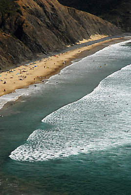 포토 JPG 해외이미지 모래 파도 바다 백그라운드 휴가 통 사람 사람없음 야외 물 여름 파란색 젖음 흐름 만 서핑 승차 큼 포르투갈 서퍼 대서양 해외202004 해외포토 자연요소 계절 유럽 컬러 컨셉 모션 운동선수 수상스포츠 크기 파일형식 이미지허브