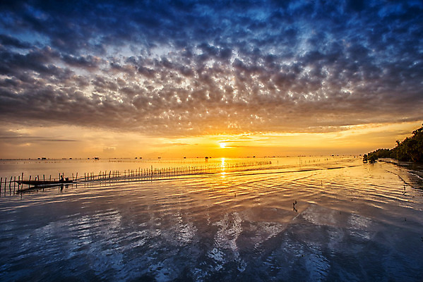 포토 JPG 해외이미지 전통 라이프스타일 디자인 실루엣 문화 파도 바다 여행 오렌지 건축양식 태국 자연 하늘 표면 휴가 주택 풍경 사람없음 야외 물 빛 컬러풀 햇빛 태양 반사 마을 일출 검은색 일몰 시간 만 보트 오두막 오브젝트 휴양지 장면 낚시꾼 스타일 해외202004 해외포토 자연요소 건축 아시아 컬러 배_교통 과일 촬영기법 건물 생활 노을 장소 생태계 파일형식 이미지허브