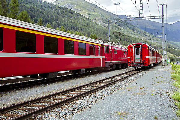 포토 JPG 해외이미지 나무 유럽 산업 도로 선 여행 건축양식 교통시설 자연 하늘 산 파노라마 풍경 사람없음 야외 건물 초록색 여름 금속 계곡 봄 기차 수확 골동품 역사 재산 역 숲 방향 철 알프스 트랙 좁은 단상 게이지 구식 방법 선로 옛날 전국 철강 해외202004 해외포토 식물 건축물 계절 건축 나라 길 육상교통 컬러 교통 농업 재질 대중교통 촬영기법 금융 시설 생태계 파일형식 이미지허브
