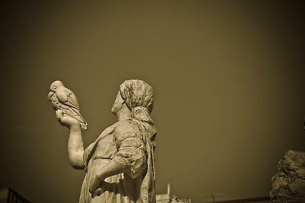 포토 JPG 해외이미지 여자 조각 건축양식 미술 사람없음 건물 장식 조각상 이탈리아 자유 도시 클래식 펠리컨 분수 대리석 해외202004 해외포토 건축물 건축 유럽 컨셉 재료 조류 문화예술 사람 조형물 파일형식 이미지허브