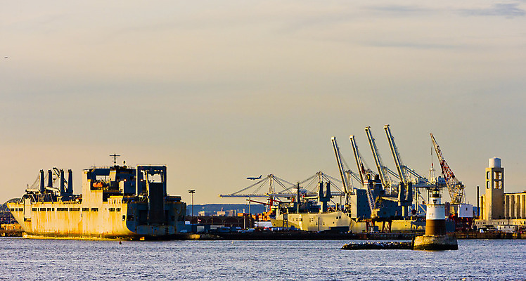 포토 JPG 해외이미지 외관 산업 바다 북아메리카 교통시설 사람없음 야외 미국 화물선 기중기 뉴욕 함선 포트 해외202004 해외포토 교통 배_교통 아메리카 중장비 시설 파일형식 이미지허브
