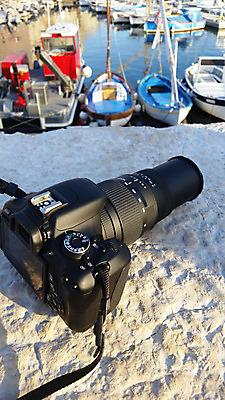 포토 JPG 해외이미지 유럽 벽 바다 여행 건축양식 낚시 휴가 사람없음 야외 물 여름 파란색 관광지 여행객 카메라 마을 검은색 사진촬영 장비 프랑스 흰색 도시 어선 보트 사진사 그림 방문 타운 남쪽 프랑스어 프로방스 해외202004 해외포토 자연요소 문자 계절 건축 나라 컬러 배_교통 레저 사람 전자제품 촬영 방향 작가 파일형식 이미지허브