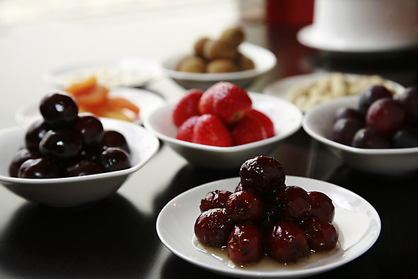 포토 JPG 해외이미지 접시 음식 과일 디저트 사람없음 중국 달콤 맛 자두 해외202004 해외포토 식기 아시아 컨셉 파일형식 이미지허브