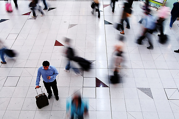 포토 JPG 해외이미지 여자 남자 여행 컨셉 비즈니스 교통시설 모션 휴가 비행기 실내 사람 정장 사람없음 여행객 걷기 여행가방 기차 기다림 당기기 역 공항 도착 항공 출발 출퇴근 바쁨 롤 제트기 포트 재촉 대패 떠남 블러 터미널 해외202004 해외포토 옷 육상교통 교통 가방 항공교통 대중교통 내부 시설 파일형식 이미지허브