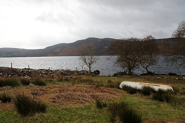포토 JPG 해외이미지 나무 구름 호수 벽 여행 자연 하늘 아침 낚시 날씨 산 풍경 사람없음 물 파란색 여행객 평화 환경 침묵 새벽 추위 나뭇가지 보트 언덕 지역 폭풍 아일랜드 울퉁불퉁 잔물결 줄서기 해외202004 해외포토 주간 자연요소 식물 유럽 물결 컬러 컨셉 배_교통 모션 레저 사람 소리 생태계 파일형식 이미지허브