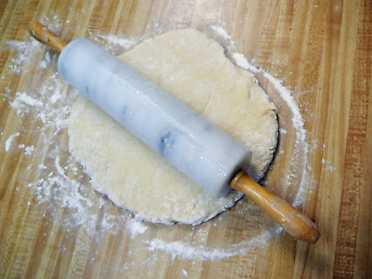 포토 JPG 해외이미지 빵 요리 사람없음 굽기 날것 반죽 밀가루 대리석 밀대 해외202004 해외포토 음식 재료 주방용품 가루 구이 파일형식 이미지허브