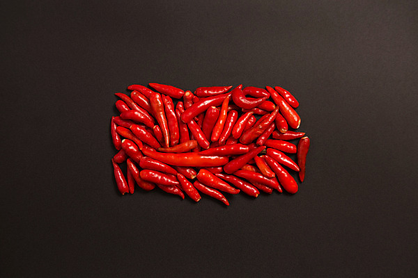 포토 JPG 해외이미지 스튜디오촬영 식물 음식 백그라운드 농업 채소 재료 고추 파프리카 프레임 건강 스테이크 요리 사람없음 빨간색 검은색 회색 추위 신선 뜨거움 양념 조미료 맛 작음 먹기 향신료 오브젝트 유기농 질감 매움 날것 향기 향료 후추 흙더미 연소 채식주의자 해외202004 해외포토 웰빙 산업 컬러 컨셉 모션 서양음식 실내 흙 크기 채식 냄새 향미료 파일형식 더미 이미지허브