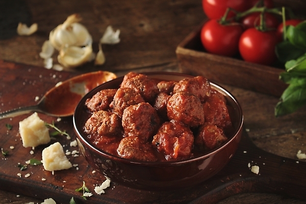 포토 JPG 해외이미지 그릇 음식 토마토 파스타 스파게티 사람없음 식사 저녁식사 이탈리아 미트볼 만들기 토마토소스 점심식사 해외202004 해외포토 식기 유럽 채소 모션 서양음식 소스_음식 파일형식 이미지허브