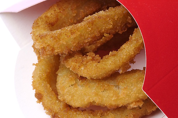 포토 JPG 해외이미지 음식 양파 패스트푸드 요리 사람없음 식사 저녁식사 튀김 반지 닫기 맛 폐기물 먹기 속도 테이크아웃 점심식사 고립 해로움 해외202004 해외포토 컨셉 채소 장신구 모션 인스턴트 쓰레기 파일형식 이미지허브