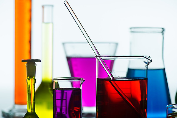 포토 JPG 해외이미지 과학 유리 병원 실험 사람없음 세로 파란색 사무실 약 반사 건강관리 장비 흰색 액체 실험실 컨테이너 가득함 플라스크 시험관 흰배경 비커 미생물 튜브 원뿔 발견 화학물질 해외202004 해외포토 도형 산업 컬러 백그라운드 비즈니스 의학 재질 생물 건강 실험기구 관리 화학 파일형식 이미지허브