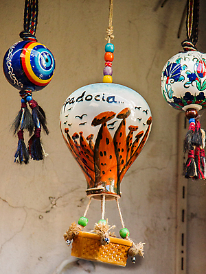 포토 JPG 해외이미지 주간 매달리기 풍경 사람없음 야외 장식 미니어처 열기구 해외202004 해외포토 자연요소 항공교통 모션 모형 파일형식 이미지허브