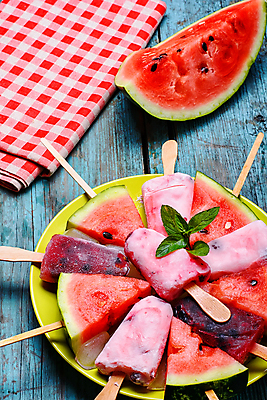 포토 JPG 해외이미지 아이스크림 수박 사람없음 빨간색 시원함 허브 막대아이스크림 해외202004 해외포토 식물 컬러 과일 디저트 파일형식 이미지허브