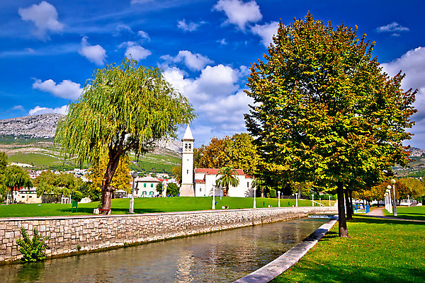 포토 JPG 해외이미지 나무 전통 공원 유럽 바다 섬 건축양식 자연 하늘 주택 파노라마 풍경 사람없음 초록색 여름 파란색 강 마을 항구 놀람 폭포 바위 도시 보트 역사 어부 지중해 그림 타운 크로아티아 다리찢기 옛날 채널 해외202004 해외포토 식물 직업 계절 공공시설 건축 감정 나라 컬러 배_교통 교통시설 모션 촬영기법 표정 건물 돌_바위 생태계 파일형식 이미지허브