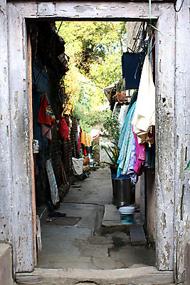 포토 JPG 해외이미지 아시아 도로 길 주택 사람없음 가난 통로 빈민가 해외202004 해외포토 나라 컨셉 교통시설 건물 파일형식 이미지허브