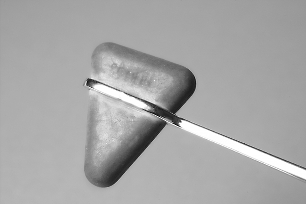 포토 JPG 의학 의료기기 흑백 사람없음 치료 의료용품 오브젝트 고무망치 의료용망치 타진기 타진망치 국내포토 조건반사 촬영기법 망치 파일형식