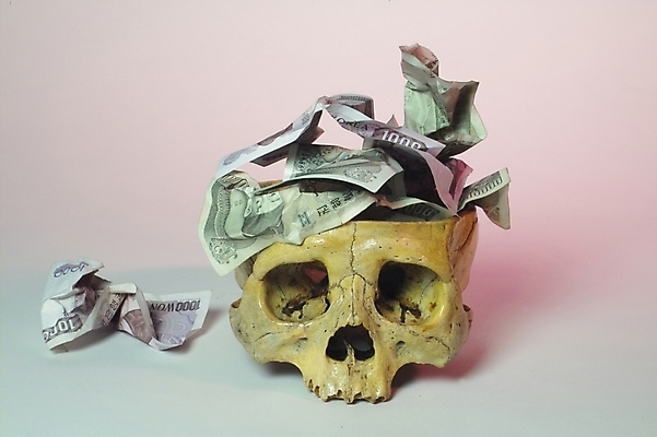 포토 JPG 지폐 돈 신체 의학 뼈 해골 사람 사람없음 치료 의료용품 장기 근골격기관 오브젝트 국내포토 의료기기 장기_의학 재산 파일형식