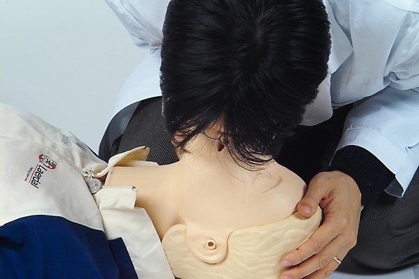 포토 JPG 남자 의학 의료기기 한명 사람 20대 성인 치료 의사 의료용품 마네킹 오브젝트 응급치료 인공호흡 남자만 남자한명만 성인남자만 청년만 청년남자만 청년남자한명만 성인한명만 성인남자한명만 성인만 국내포토 1 청년 의료진 호흡 파일형식