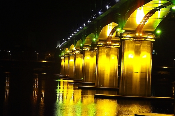 포토 JPG 백그라운드 야경 자연 조명 서울 한국 사람없음 야외 빛 강 반사 도시 한강 당산철교 한강다리 가교 국내포토 건축물 아시아 다리_건축물 야간 생태계 랜드마크 파일형식 풍경_경치