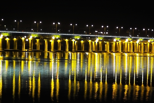 포토 JPG 건축물 건축 야경 교통시설 조명 서울 한국 사람없음 야외 빛 강 반사 도시 한강 당산철교 한강다리 가교 국내포토 아시아 교통 다리_건축물 야간 시설 랜드마크 파일형식 풍경_경치