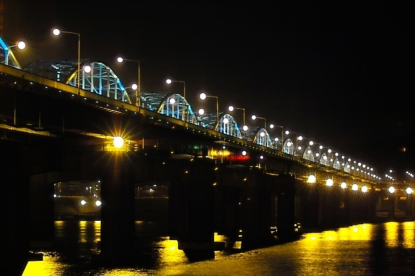 포토 JPG 백그라운드 야경 자연 조명 서울 한국 사람없음 야외 빛 도시 한강 동작대교 한강다리 가교 국내포토 건축물 아시아 다리_건축물 야간 생태계 랜드마크 파일형식 풍경_경치
