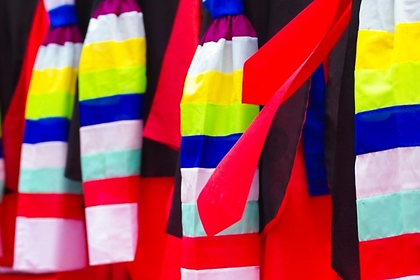 포토 JPG 주간 한국문화 한국전통 전통 여자 문화 예술 한국 사람 여러명 야외 공연 춤 전통의상 한복 전통무용 검무 칼춤 향악 여자만 국내포토 자연요소 동양문화 아시아 다수 문화예술 국악 이벤트 파일형식