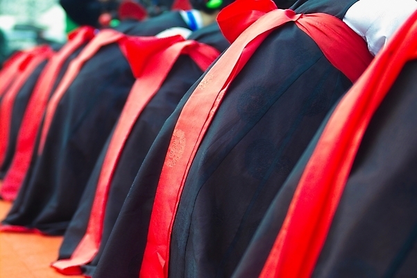 포토 JPG 주간 한국문화 한국전통 전통 여자 문화 예술 한국 사람 여러명 야외 공연 춤 전통의상 한복 전통무용 칼춤 향악 여자만 국내포토 자연요소 동양문화 아시아 다수 문화예술 국악 이벤트 파일형식