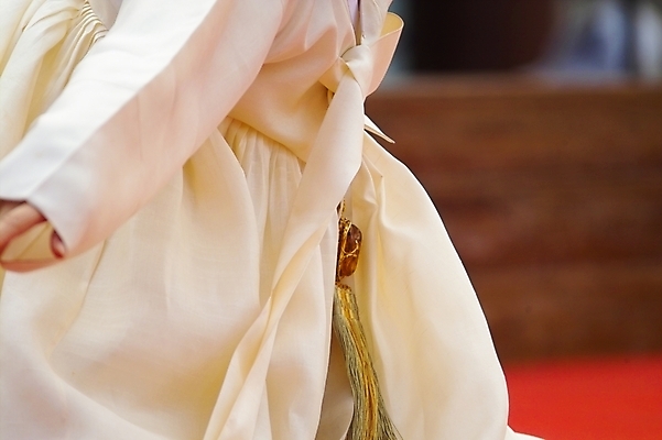 포토 JPG 주간 한국문화 한국전통 전통 여자 문화 예술 한국 한명 사람 동양인 20대 성인 야외 공연 춤 전통의상 한복 전통공연 전통무용 민속 굿 한국무용 살풀이 살풀이춤 여자만 여자한명만 성인여자만 청년만 청년여자만 성인한명만 청년여자한명만 성인여자한명만 성인만 국내포토 자연요소 1 동양문화 아시아 문화예술 인종 이벤트 청년 파일형식