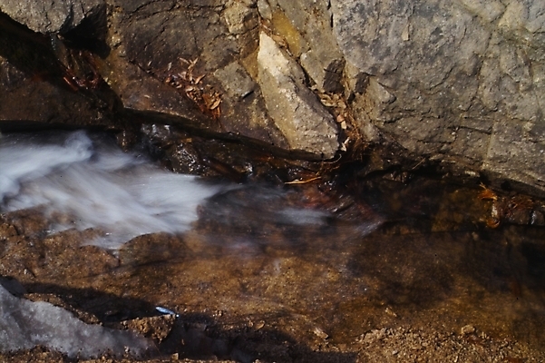 포토 JPG 주간 사계절 계절 백그라운드 겨울 자연 풍경 사람없음 야외 물 계곡 얼음 폭포 산정호수 국내포토 자연요소 호수 생태계 파일형식 포천