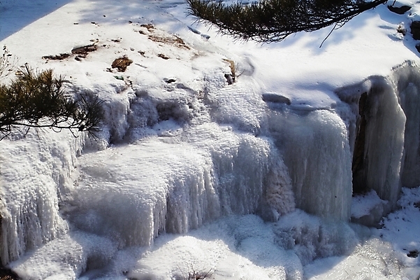 포토 JPG 주간 사계절 계절 배경화면 백그라운드 겨울 자연 풍경 사람없음 야외 계곡 폭포 눈 산정호수 국내포토 자연요소 호수 날씨 생태계 파일형식 포천