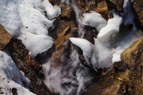 포토 JPG 주간 사계절 계절 백그라운드 겨울 자연 풍경 사람없음 야외 계곡 얼음 폭포 눈 산정호수 국내포토 자연요소 호수 날씨 생태계 파일형식 포천