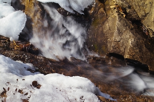 포토 JPG 주간 사계절 계절 백그라운드 겨울 자연 풍경 사람없음 야외 물 계곡 폭포 눈 산정호수 국내포토 자연요소 호수 날씨 생태계 파일형식 포천