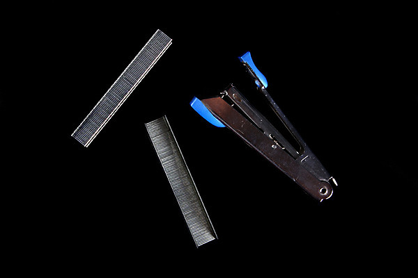 포토 JPG 해외이미지 사람없음 파란색 세트 금속 공구 스테이플러 고립 해외202004 해외포토 컬러 재질 사무용품 도구 파일형식 이미지허브