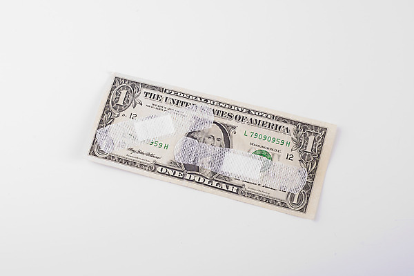 포토 JPG 해외이미지 컨셉 돈 사람없음 달러 쪽지 미국 손상 간호사 도움 수리 상처 싱글 만들기 슛 고정 찢어짐 나누기 다리찢기 계산서 고립 석고 자금 해외202004 해외포토 북아메리카 모션 금융 의료진 수학 재산 사칙연산 파일형식 이미지허브